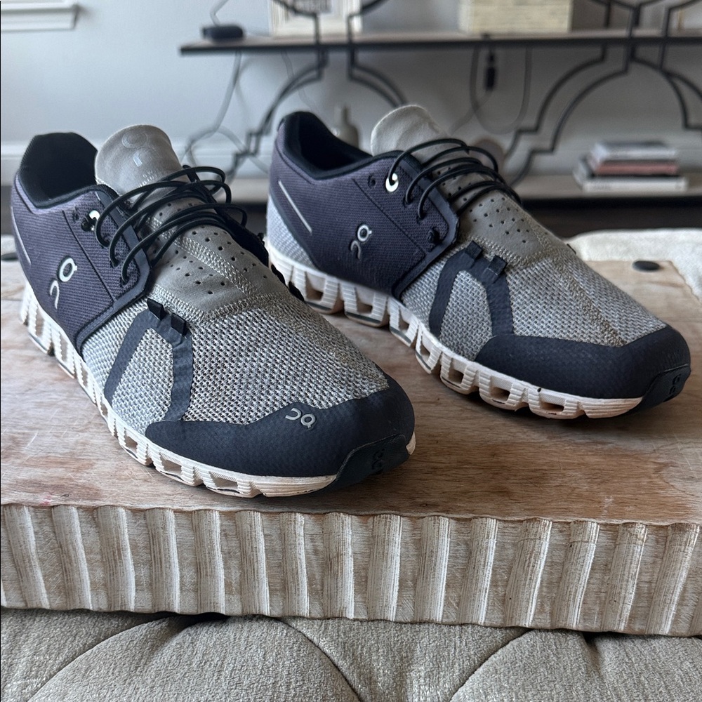 On Running Men’s 13‎ Gray and Black Athletic Running Shoes